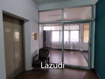 Prime Sukhumvit Main Sukhumvit Soi 30: 3 Shop houses in Phrom Phong - Ideal Investment Opportunity