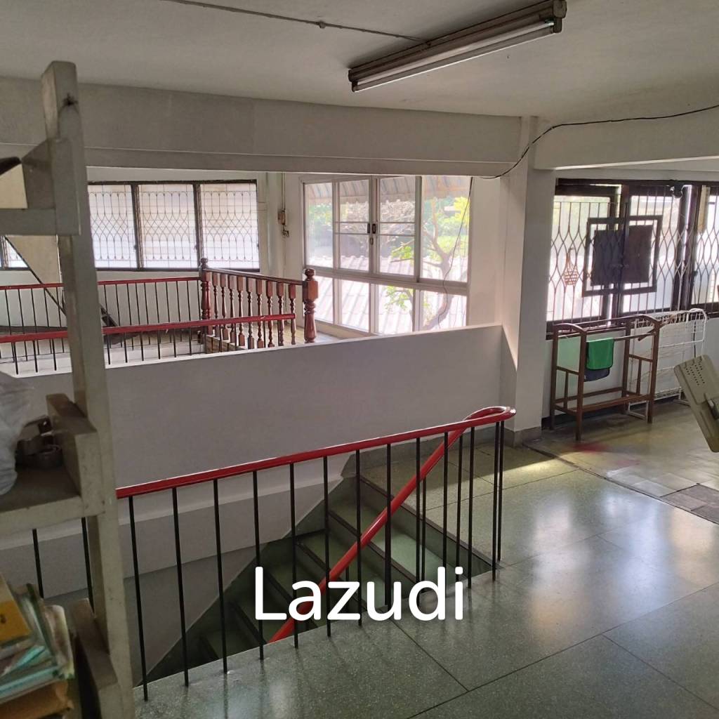 Prime Sukhumvit Main Sukhumvit Soi 30: 3 Shop houses in Phrom Phong - Ideal Investment Opportunity