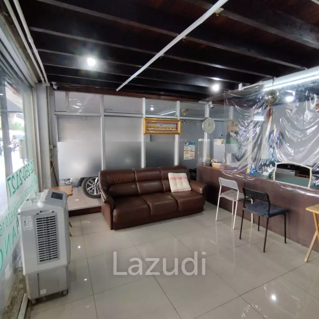 Prime Sukhumvit Main Sukhumvit Soi 30: 3 Shop houses in Phrom Phong - Ideal Investment Opportunity