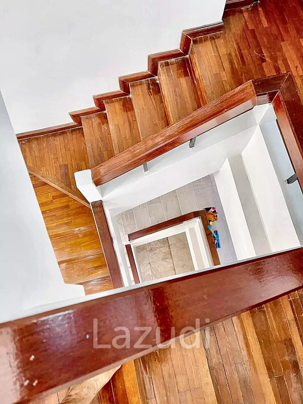 Home office for rent in Nana