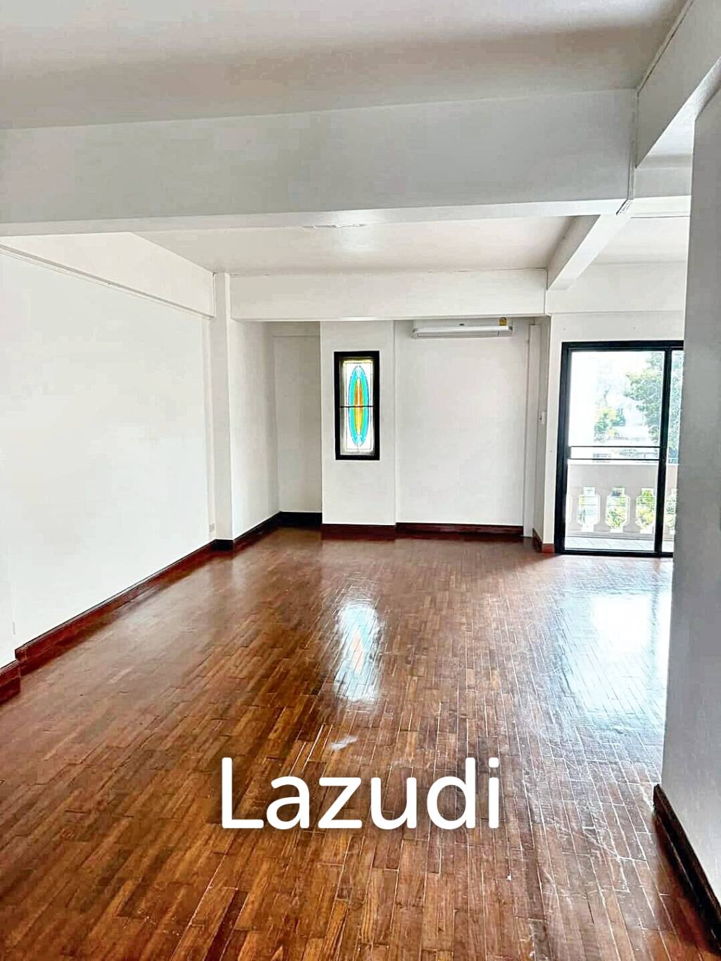 Home office for rent in Nana