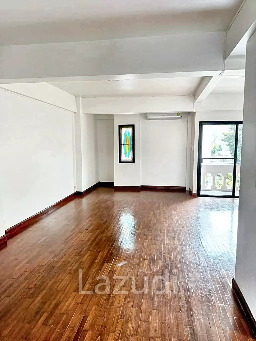 Home office for rent in Nana