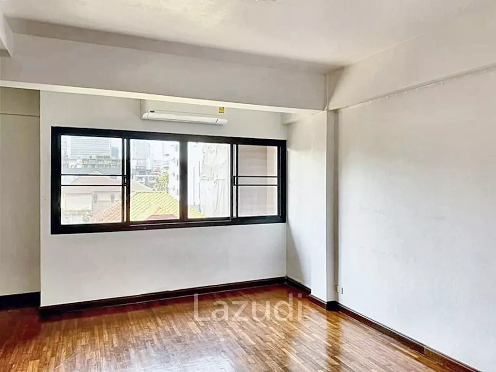 Home office for rent in Nana