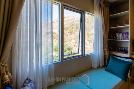 THE 88 CONDO : 1 Bed great for living or for investment