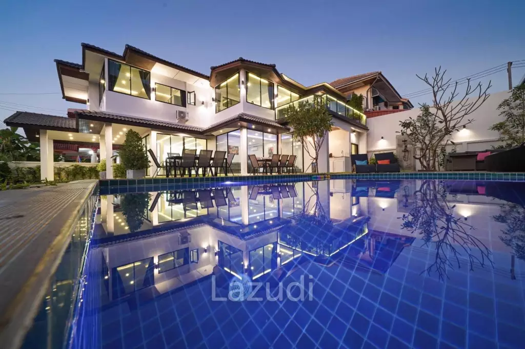 7 Beds 7 Baths 457 SQ.M. Phoenix Villa