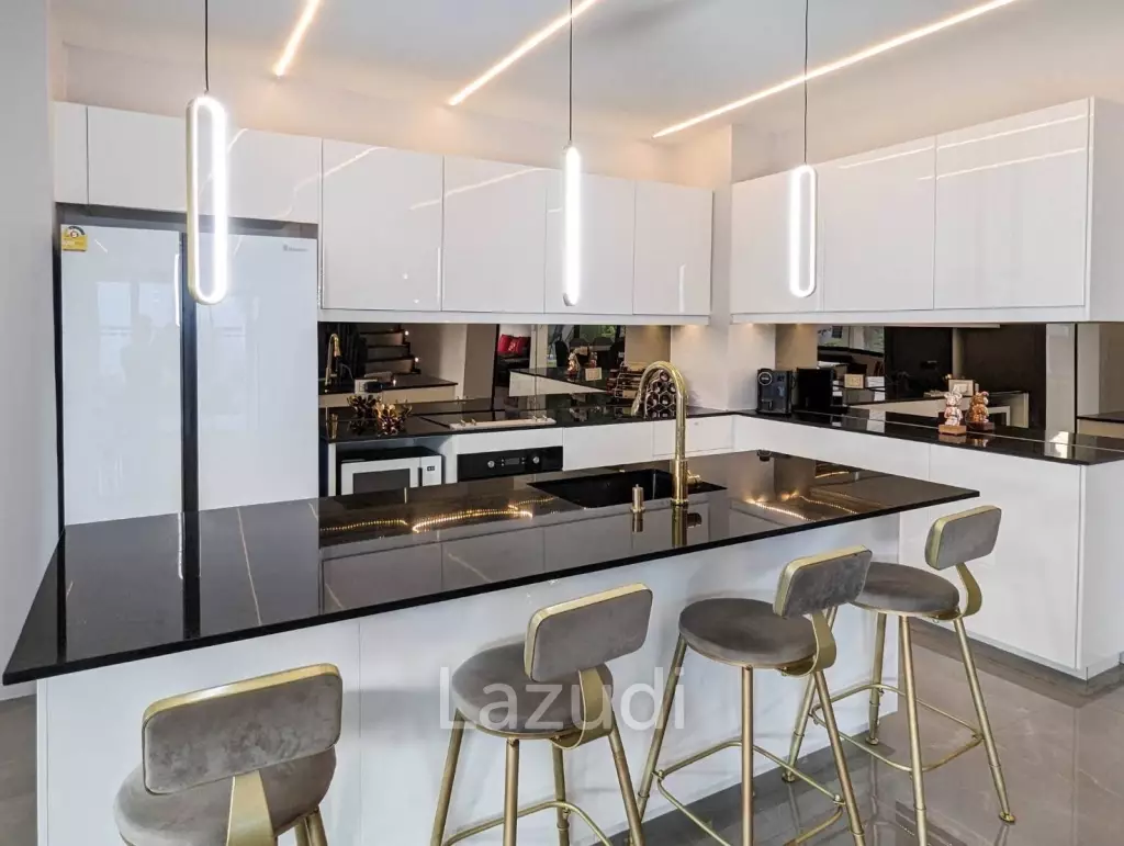 7 Beds 7 Baths 457 SQ.M. Phoenix Villa