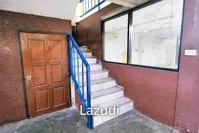 Commercial building for rent in Bangna