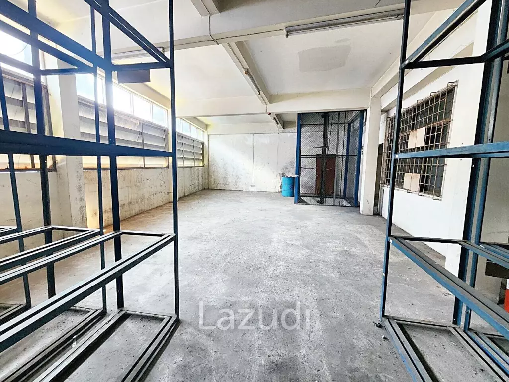 Commercial building for rent in Bangna