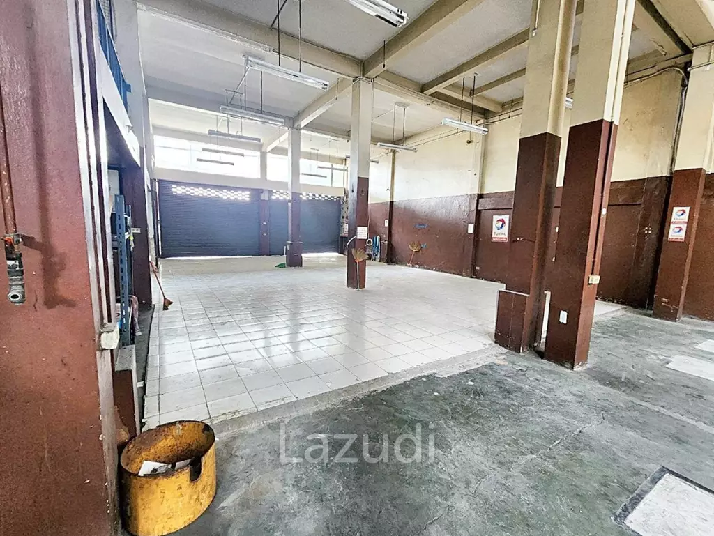 Commercial building for rent in Bangna