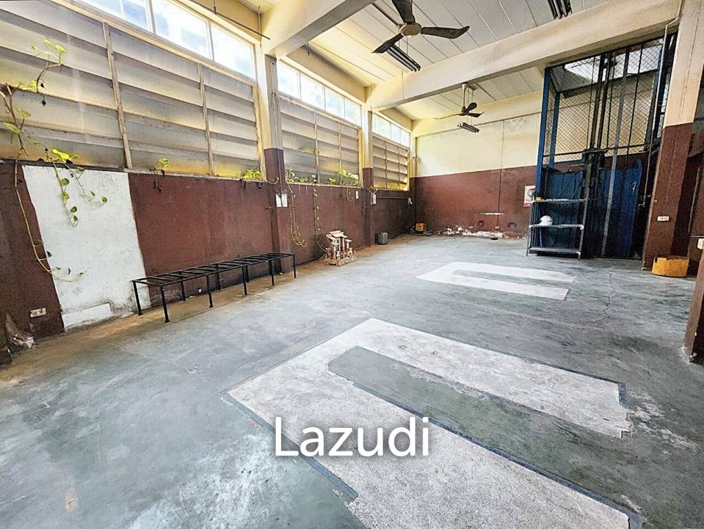 Commercial building for rent in Bangna