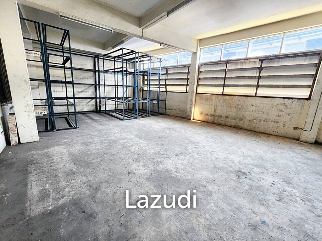 Commercial building for rent in Bangna