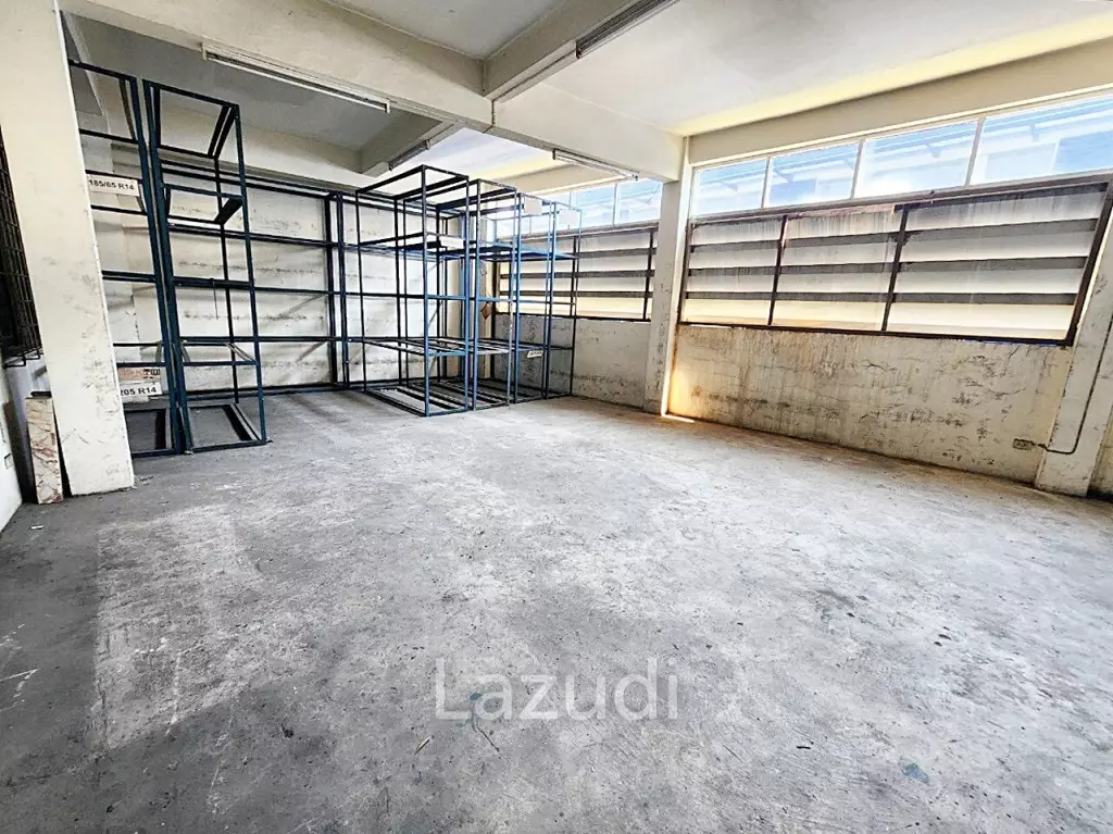 Commercial building for rent in Bangna
