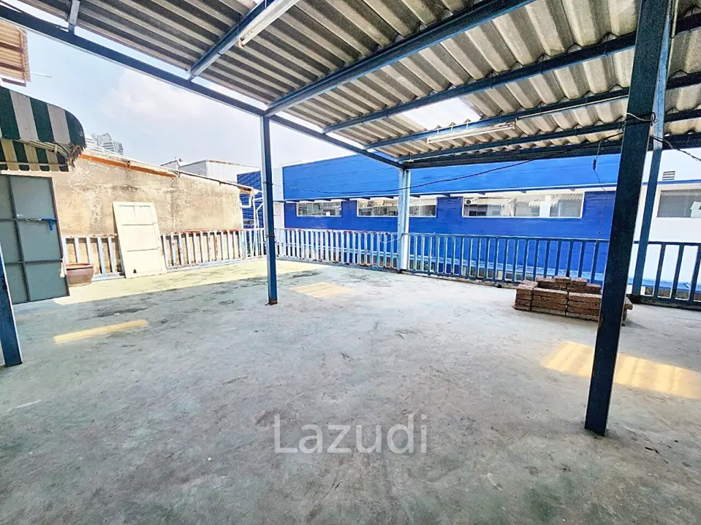 Commercial building for rent in Bangna