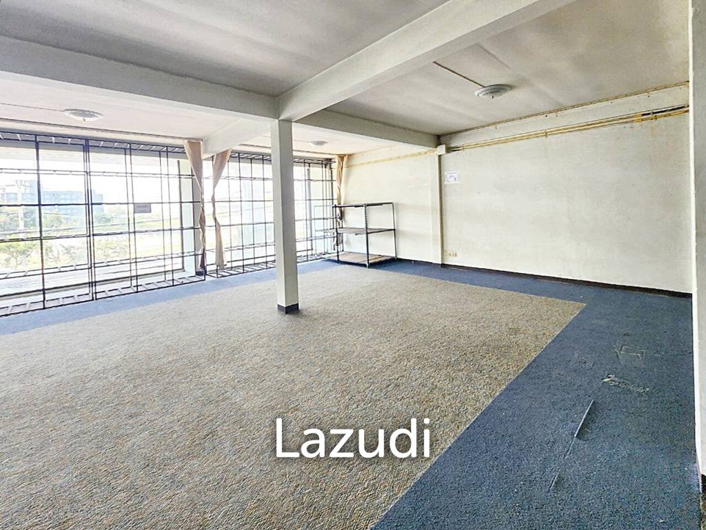 Commercial building for rent in Bangna