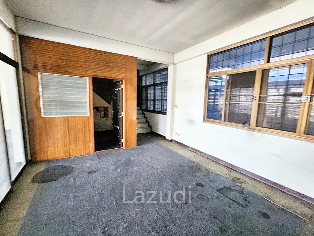 Commercial building for rent in Bangna