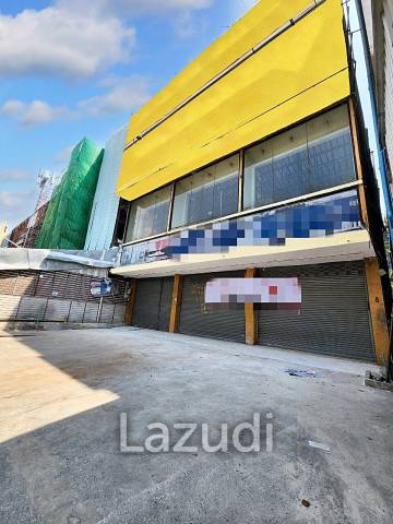 Commercial building for rent in Bangna