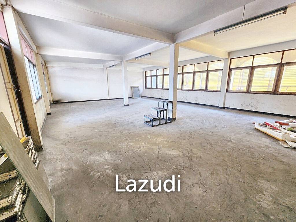 Commercial building for rent in Bangna