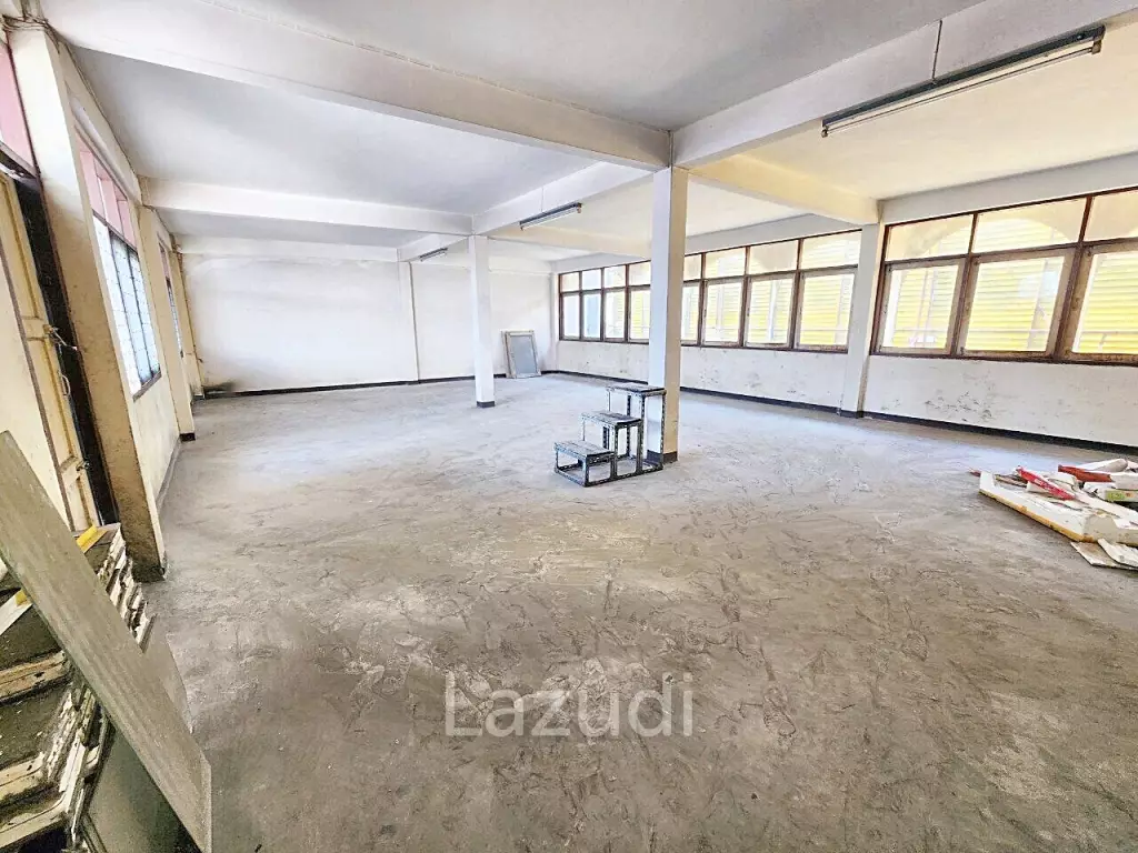 Commercial building for rent in Bangna