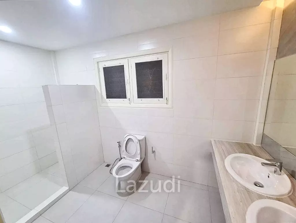 4 Bed 4 Bath 650 SQ.M House in Soi Sukhumvit 44