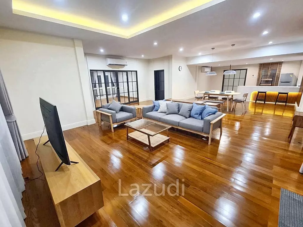 4 Bed 4 Bath 650 SQ.M House in Soi Sukhumvit 44