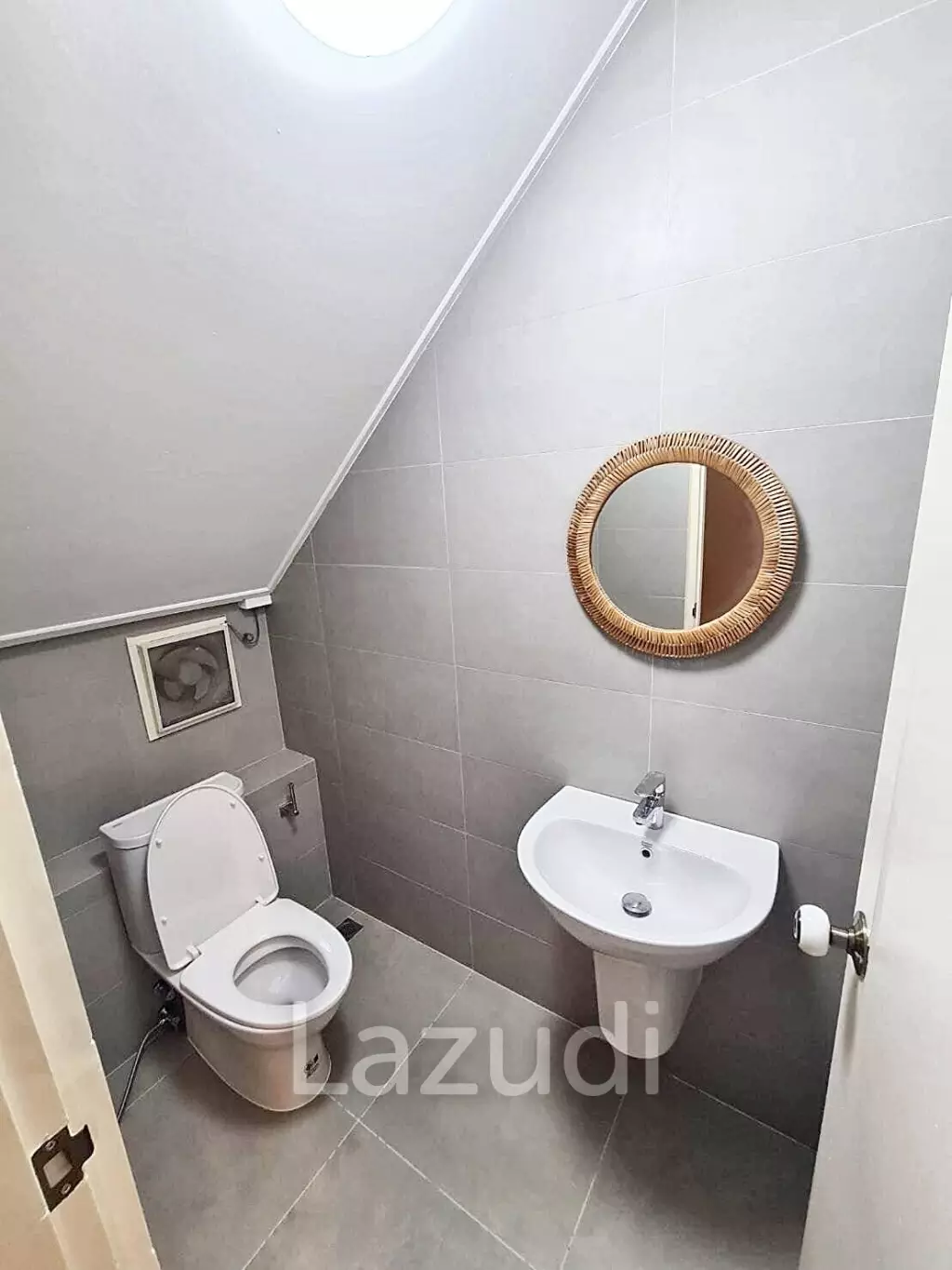 4 Bed 4 Bath 650 SQ.M House in Soi Sukhumvit 44