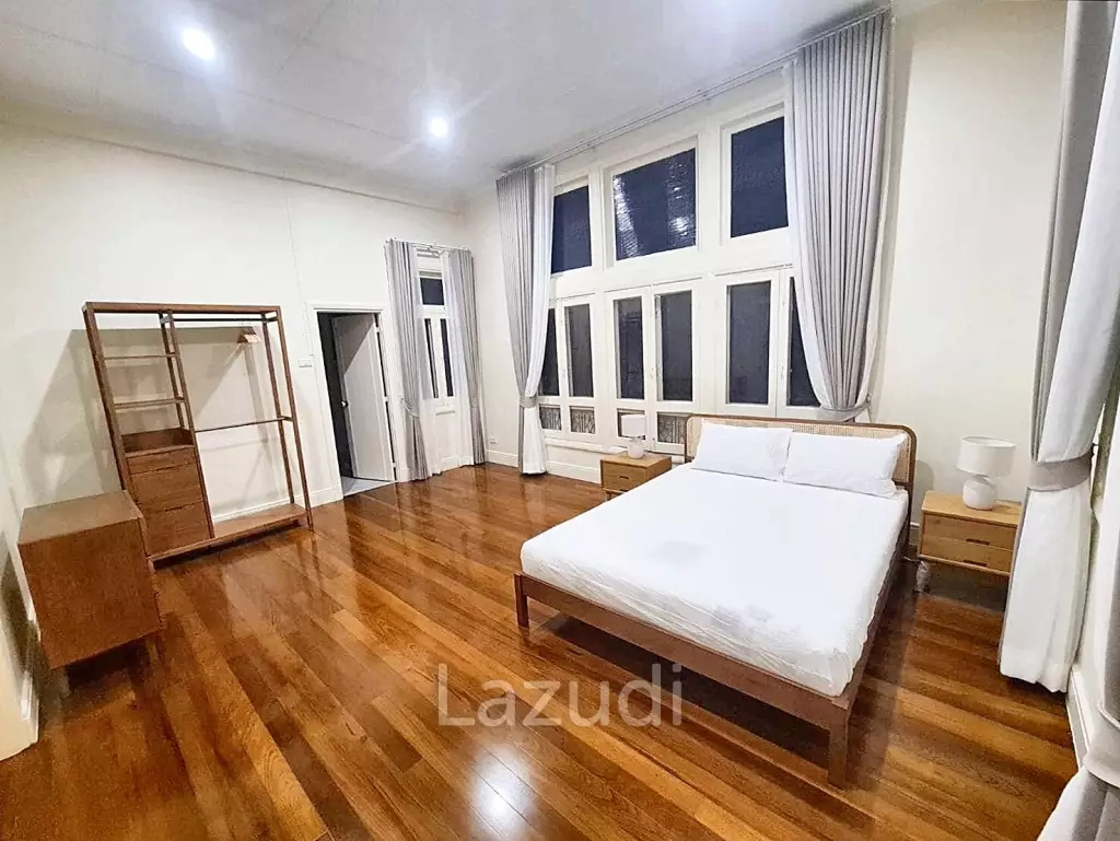 4 Bed 4 Bath 650 SQ.M House in Soi Sukhumvit 44