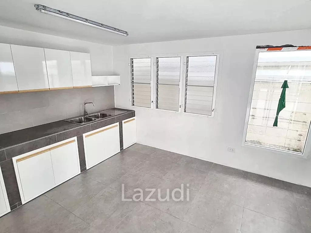 4 Bed 4 Bath 650 SQ.M House in Soi Sukhumvit 44