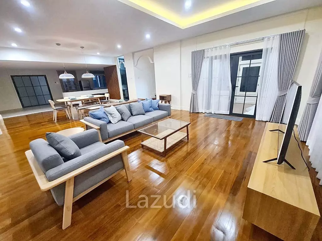 4 Bed 4 Bath 650 SQ.M House in Soi Sukhumvit 44