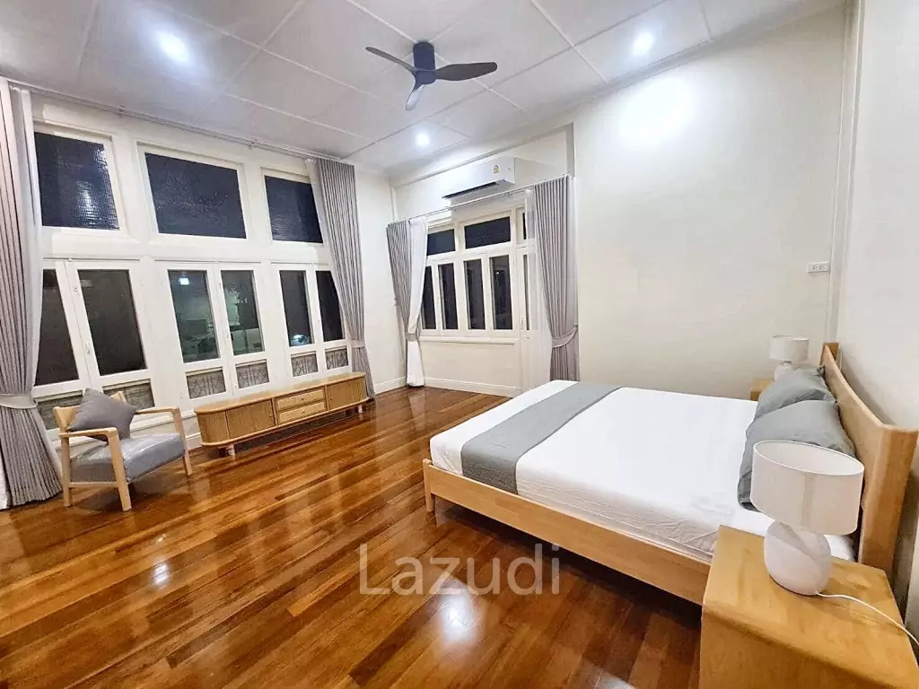 4 Bed 4 Bath 650 SQ.M House in Soi Sukhumvit 44