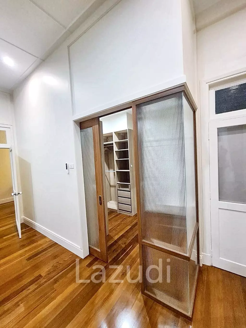 4 Bed 4 Bath 650 SQ.M House in Soi Sukhumvit 44