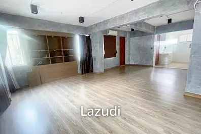 Commercial building for rent in Suan Luang/ Rama9