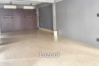 Commercial building for rent in Suan Luang/ Rama9