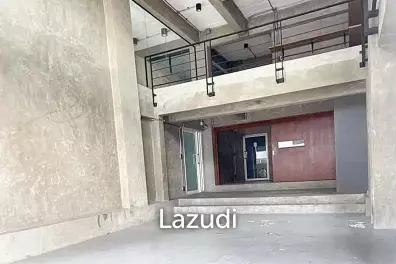 Commercial building for rent in Suan Luang/ Rama9