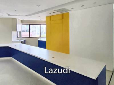 Office space for rent in Watthana