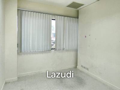 Office space for rent in Watthana