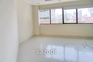 Office space for rent in Watthana