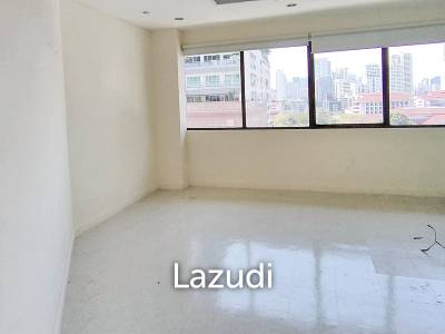Office space for rent in Watthana