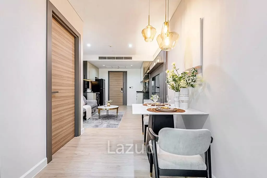 1 Bed 1 Bath 55 SQ.M The Room Charoenkrung 30