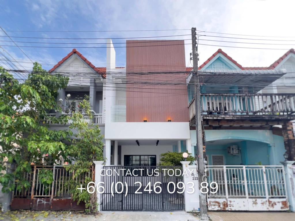 
        Minimal Modern Style Townhouse For Sale In Muang Phuket
      