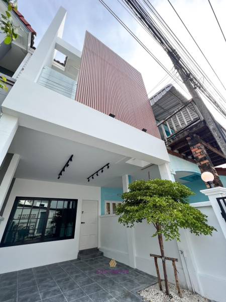 Minimal Modern Style Townhouse For Sale In Muang Phuket