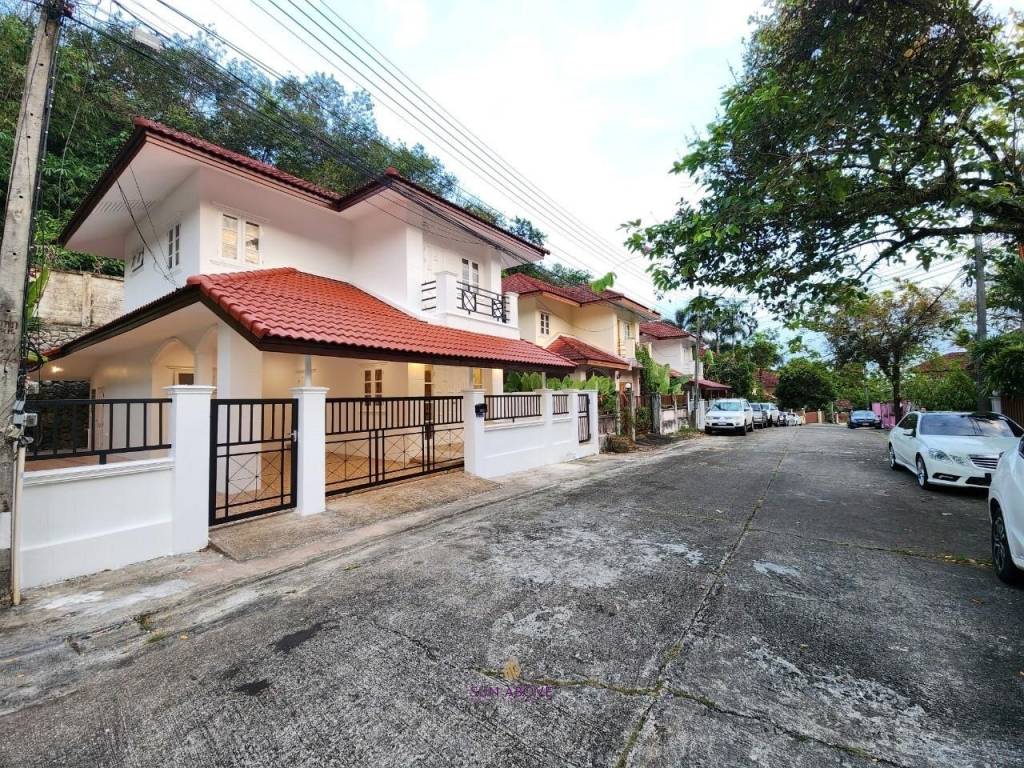 3 Bed 4 Bath House in Phuket Town For Rent