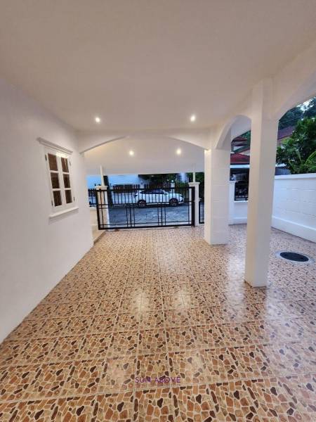 3 Bed 4 Bath House in Phuket Town For Rent