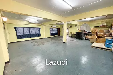 Commercial building for rent in Klongtoey