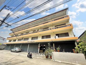 Commercial building for rent in Klongtoey