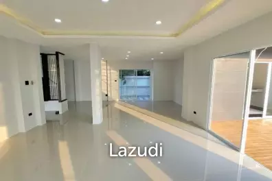 3 Beds 3 Baths 242 SQ.M. Suk Em Garden Home