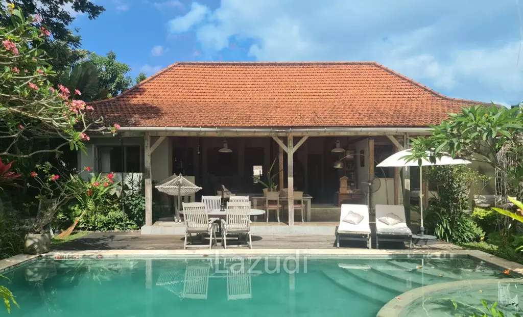 Beautiful 5 Bedrooms Villa in Quiet Central Kerobokan