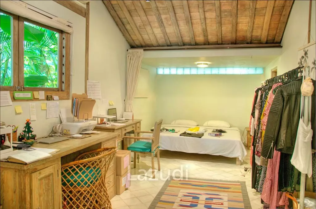 Beautiful 5 Bedrooms Villa in Quiet Central Kerobokan