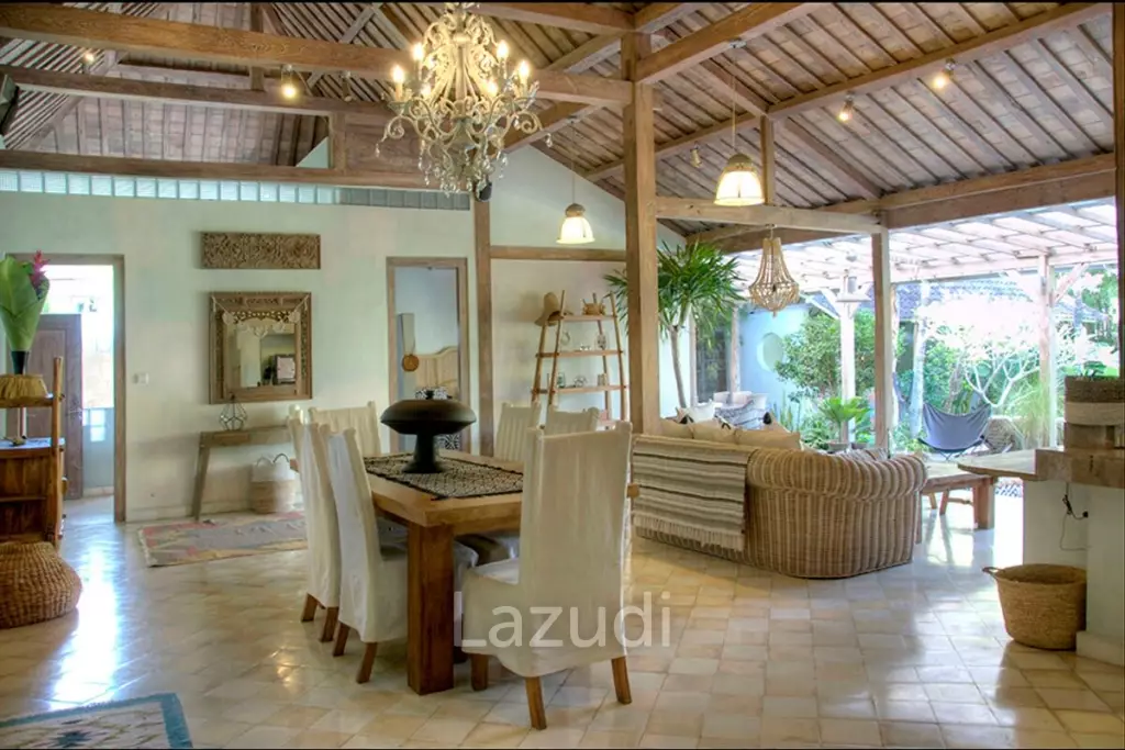 Beautiful 5 Bedrooms Villa in Quiet Central Kerobokan