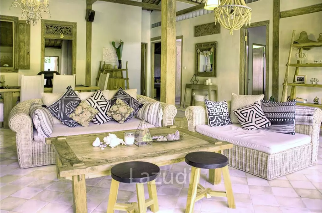 Beautiful 5 Bedrooms Villa in Quiet Central Kerobokan