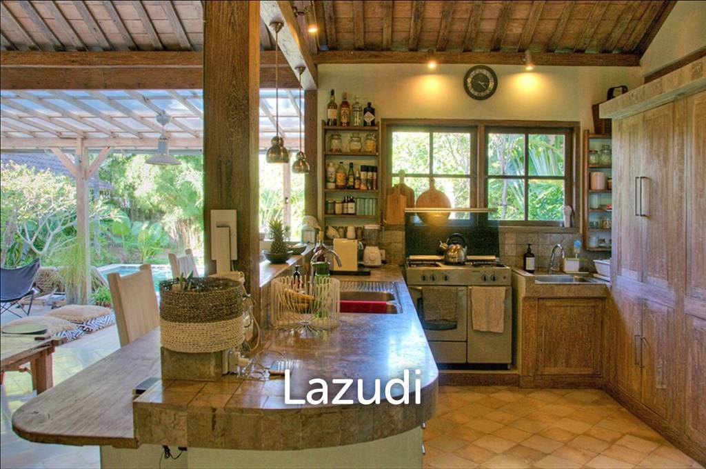 Beautiful 5 Bedrooms Villa in Quiet Central Kerobokan